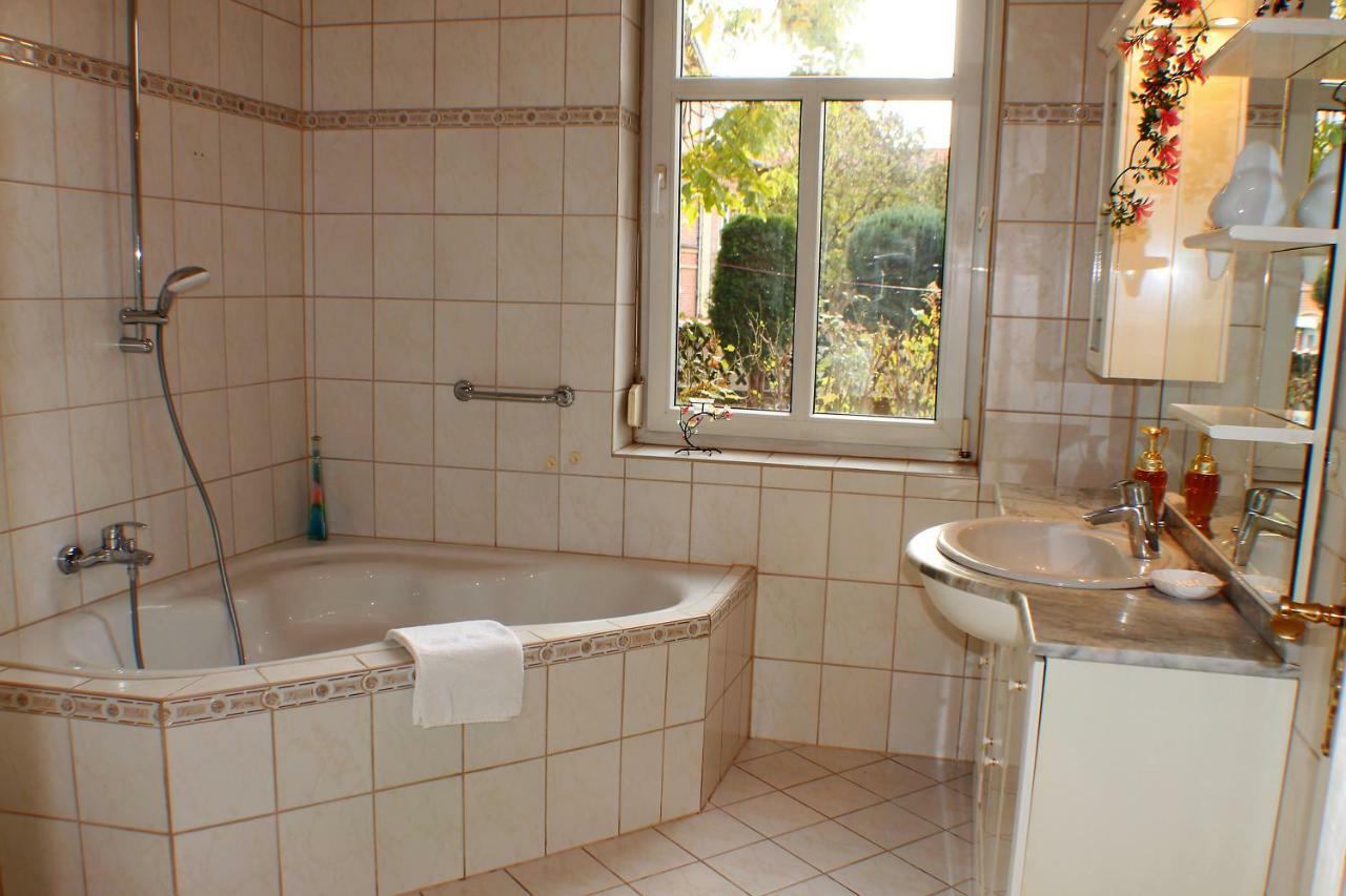 Apartments Zum Henker クヴェードリンブルク エクステリア 写真